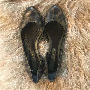 Marc by Marc Jacobs camo print flats size 40